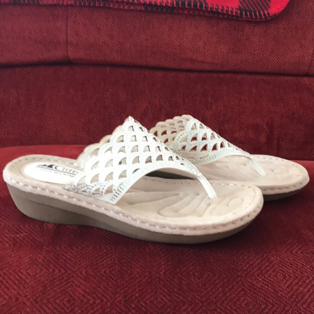 Cute little sandals, just in time for summer 🌞🌞